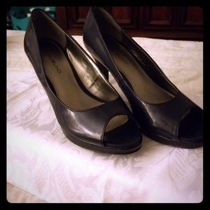 Bandolino "Mylan" Navy Heels